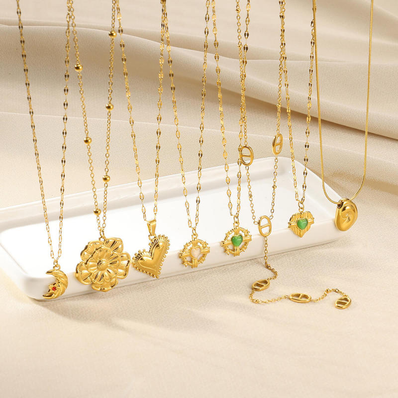 Amazon New Titanium Steel Necklace for Women Heart Pendant Pig Nose Geometric Jewelry Cross Clavicle Chain Dropshipping