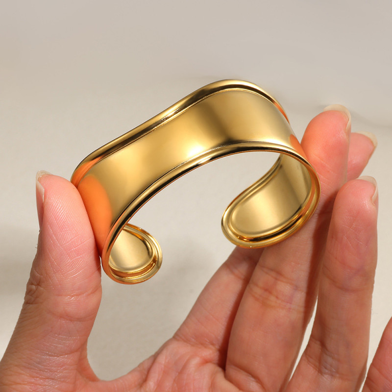 European and American Fashion Unique Plated 18K Gold Stainless Steel Wide Bracelet Special Design Sense High-end Titanium Steel Open Bracelet for Women