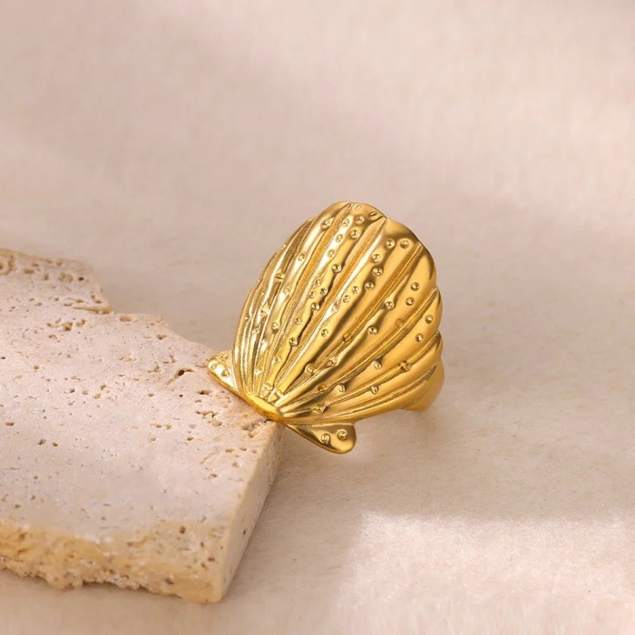 European and American New Style Beach Accessories Stainless Steel 18K Gold Plated Light Luxury Shell Ring Beach Vacation Ring Jewelry