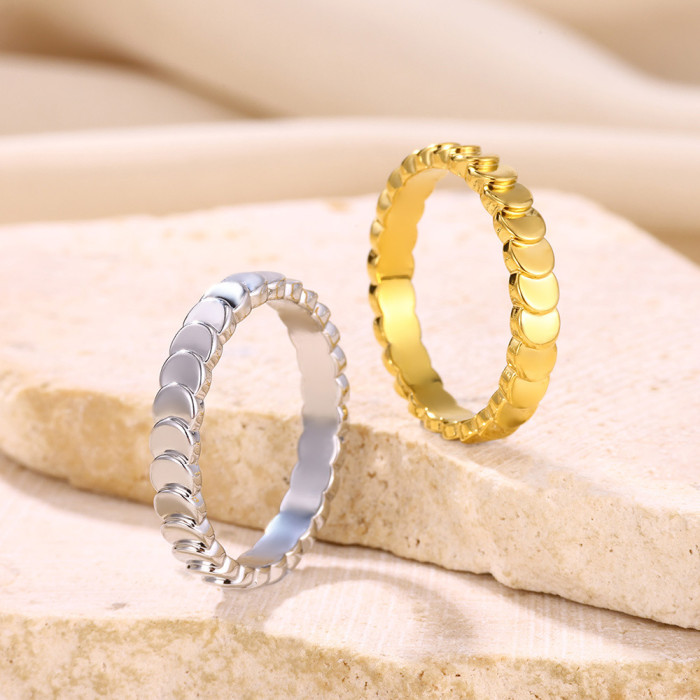 2024 New 18K Gold Fish Scale Small Round Ring for Women Sparkling Stainless Steel Couple Rings Wholesale
