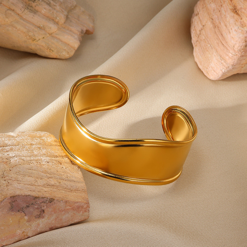 European and American Fashion Unique Plated 18K Gold Stainless Steel Wide Bracelet Special Design Sense High-end Titanium Steel Open Bracelet for Women