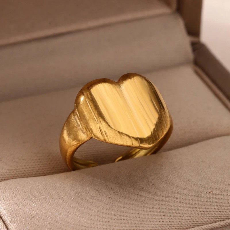 European and American Hot-Selling Fashion Light Luxury High-End Electroplated Stainless Steel Heart-Shaped Smooth Ring for Women Niche Simple Jewelry