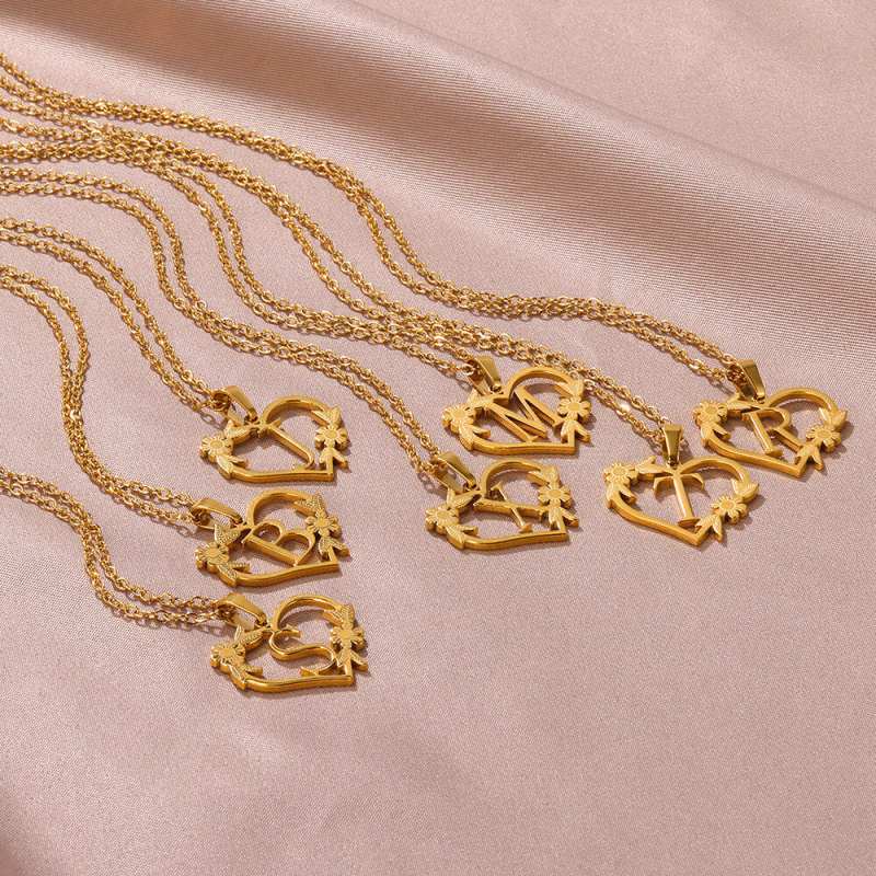 Cross-Border Fashion A-Z Heart-Shaped Hollow English Letter Necklace for Women Creative Stainless Steel Heart Flower Surname Necklace