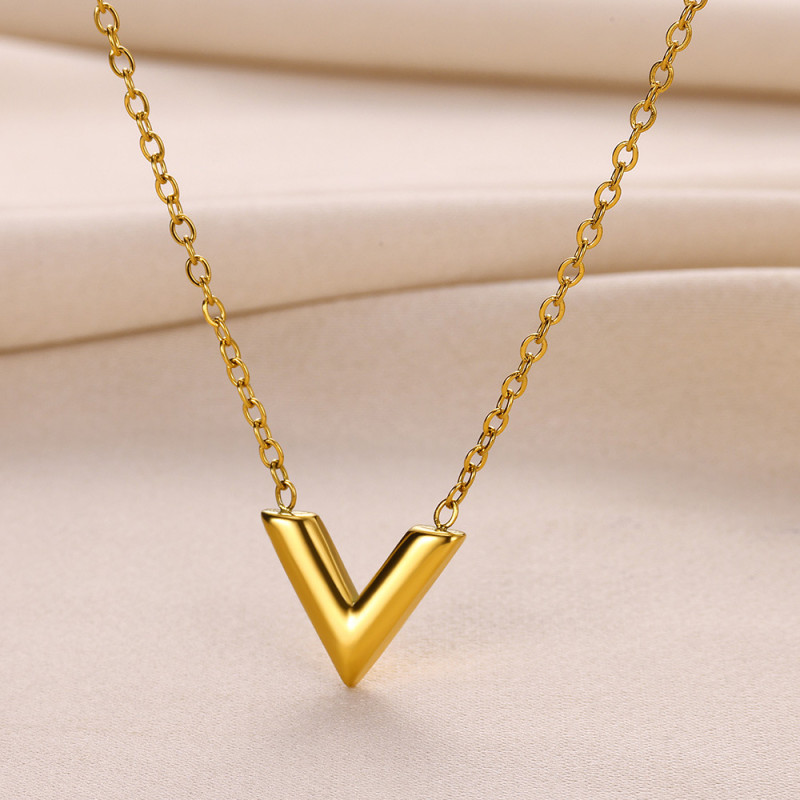 Fashion New Simple Gold Ins Niche Light Luxury V Letter Necklace for Women Summer Collarbone Chain Internet Celebrity Non-Fading