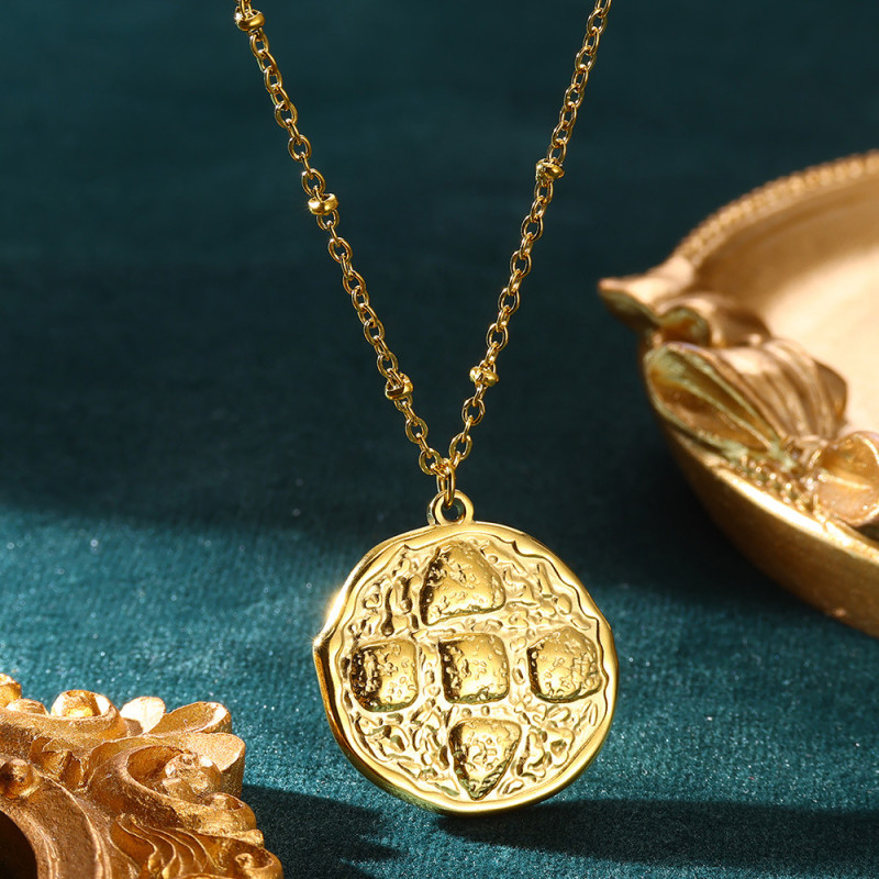 European and American Style Geometric Square Stainless Steel Necklace for Women, Unique Niche Irregular Texture Design Collarbone Chain Wholesale