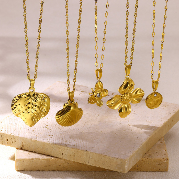Niche INS Style Fashion Necklace 18K Gold Stainless Steel Heart Texture Butterfly Pendant Women's Shell Necklace