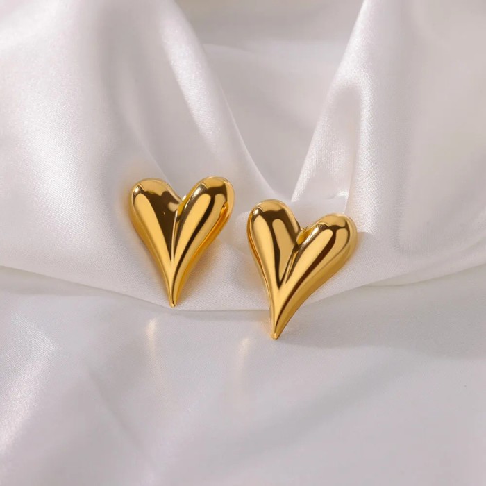 Cross-Border Simple New Stainless Steel Gold-Plated Heart-Shaped Earrings for Women High-End Fashion Heart Stud Earrings High-End Wholesale