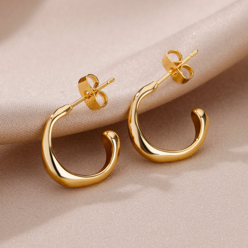 Cross-Border Wholesale Twisted Fashion Earrings 18K Gold Plated Stainless Steel Niche Female Temperament Simple Personality C-shaped Earrings