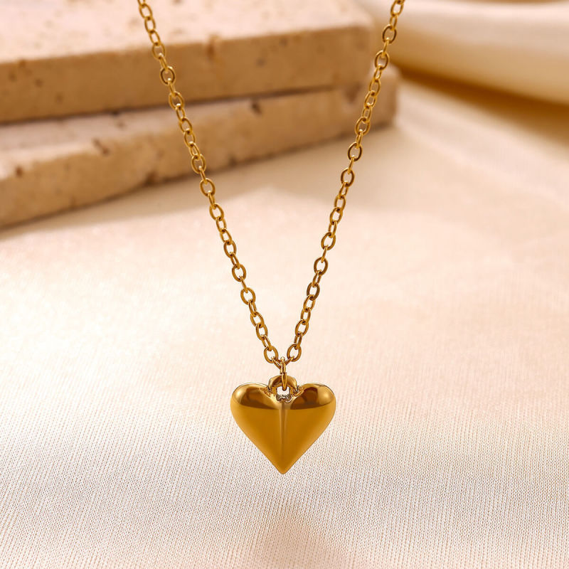 Korean Style Simple New Stainless Steel 18K Gold Plated Heart Pendant Necklace for Women Heart Collarbone Chain Wholesale from Manufacturer