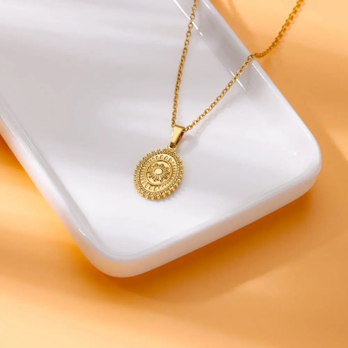 New Stainless Steel Pendant Necklace 18K Gold Color Female Clavicle Chain Neck Chain Small Sun Pendant Necklace
