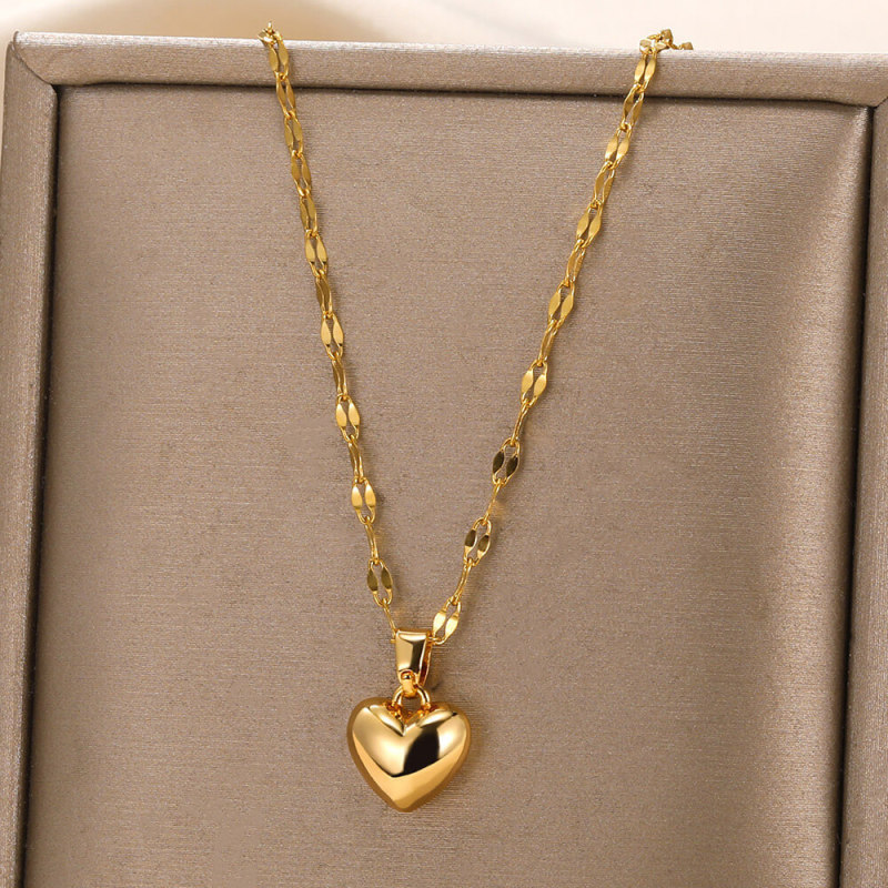 Korean Style Simple Heart-Shaped Stainless Steel Pendant Necklace 18K Gold Plated Women's Small Heart Pendant Necklace Manufacturer Wholesale