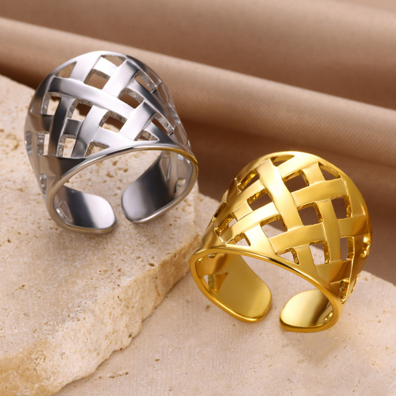 European and American New Style Hydraulic Stainless Steel Four-Leaf Clover Wide Geometric Line Hollow Unisex Ring Gold Plated Wholesale