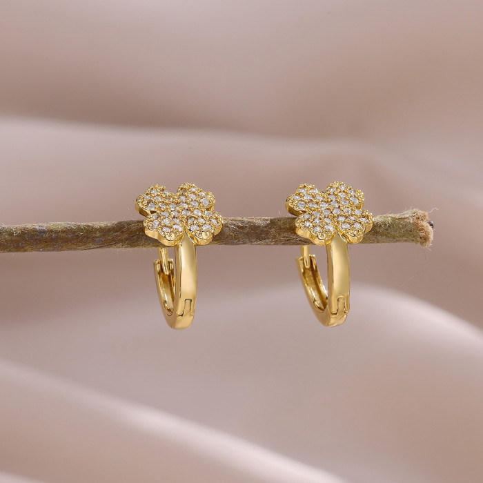 Minimalist New Style Copper Gold-Plated Four-Leaf Clover Earrings for Women High-End Fashion Heart Stud Earrings Wholesale