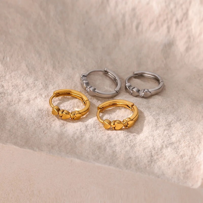 Amazon New Three Hearts Three Worlds Simple Earrings Fashionable Elegant Niche Design Spliced Heart Ear Clips Ear Jewelry