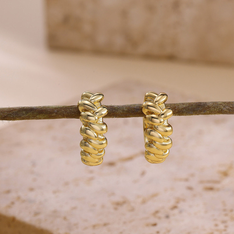 Minimalist New Style Copper Gold-Plated Four-Leaf Clover Earrings for Women High-End Fashion Heart Stud Earrings Wholesale