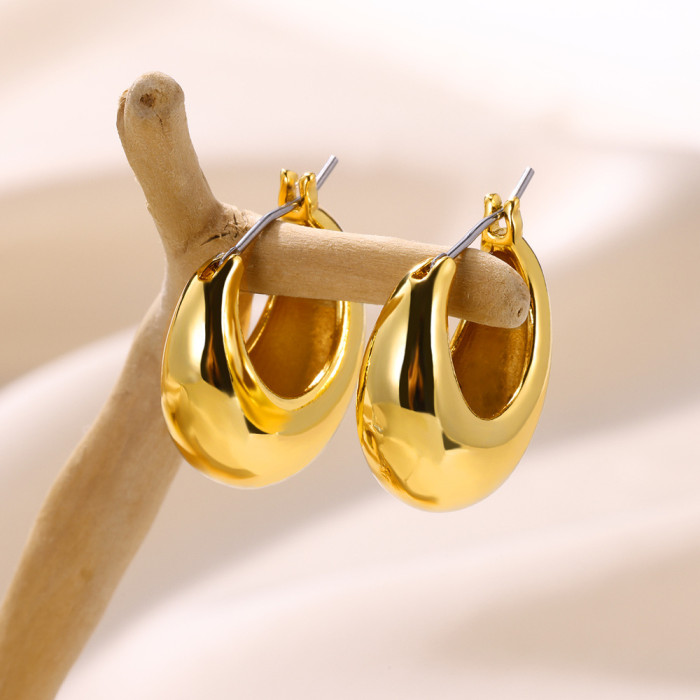European and American New Style Geometric Hollow Earrings Heart-shaped Earrings for Women Niche Design Large Hoop Personality Earrings Manufacturer