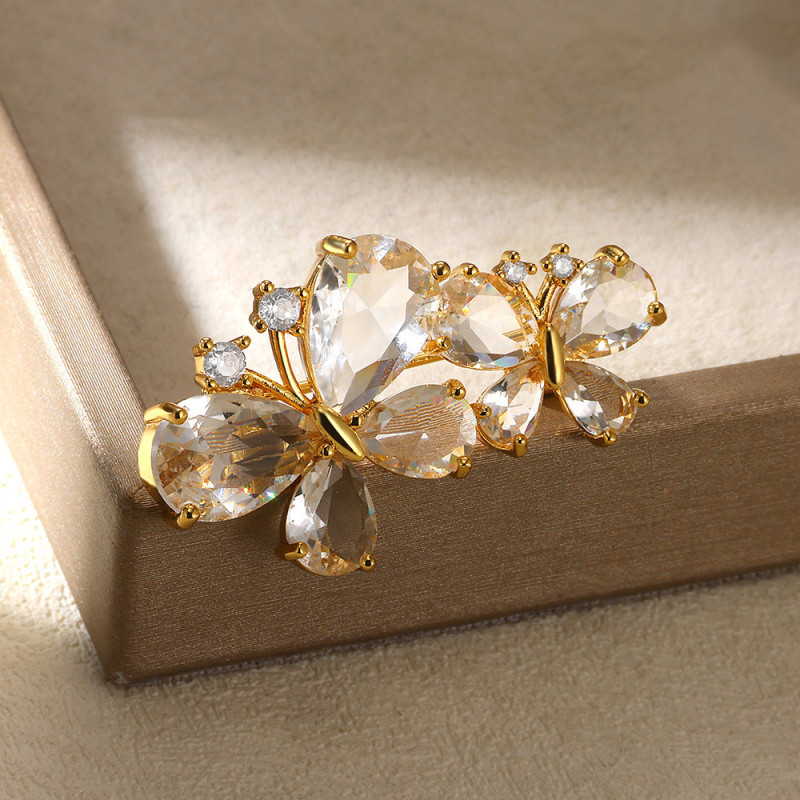 Hot Selling Fashion Copper Inlaid Zircon Hollow Butterfly Brooch Colorful Diamond Sweet Cute Insect Brooch Pin Clothing Accessory