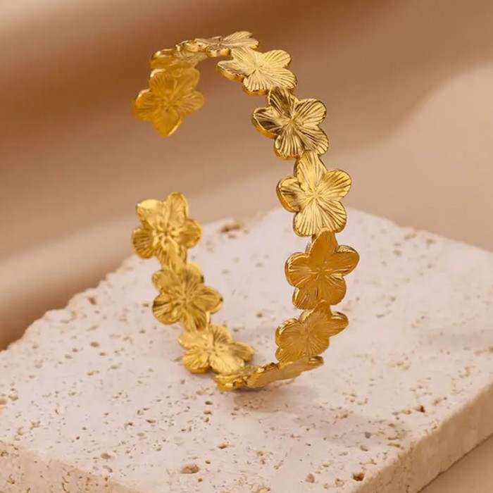 Style Fresh Flower Titanium Steel Bracelet Niche Design 18K Gold Plated Open Stainless Steel Bangle for Women
