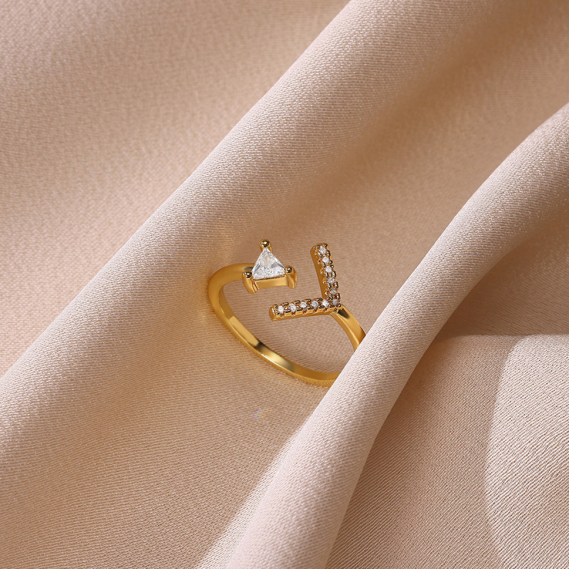 AliExpress Hot Selling Copper Inlaid Zircon Rose Flower Ring for Women, Niche Geometric Hollow Ring, Titanium Steel Light Luxury Hand Jewelry Wholesale