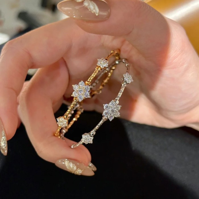 French Style Light Luxury Retro Lucky Charm Necklace Hot Sale Elastic Clover Bracelet Bangle Stone-Encrusted Sparkl...