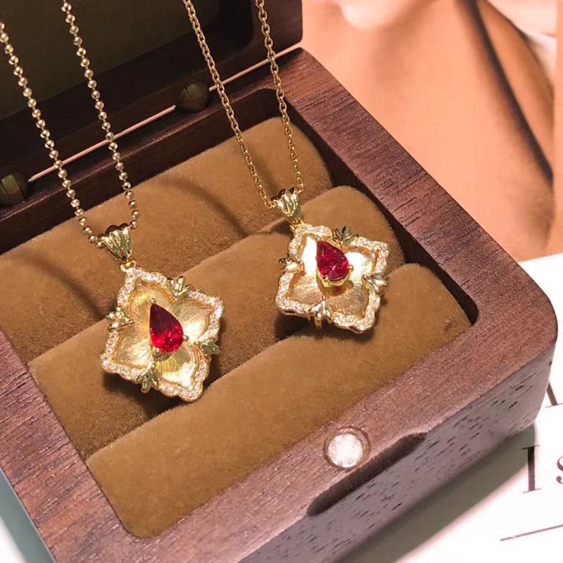Italian Bralette Silk Craft Imitation Pigeon Blood Ruby Pendant Vintage Palace Style Water Drop Red Diamond Necklace for Women