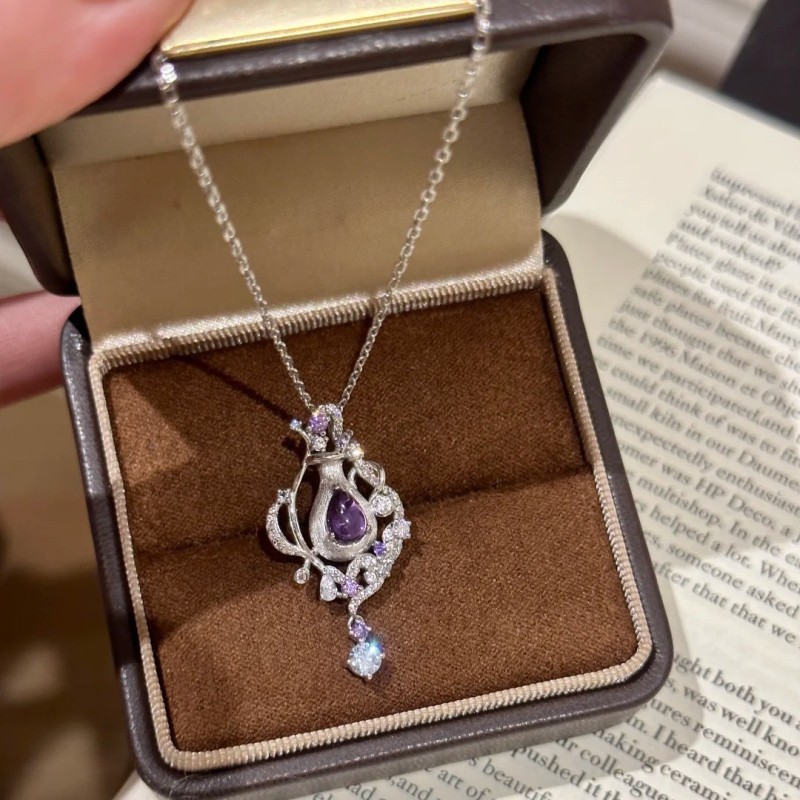 Fashion Light Luxury Realistic Natural Amethyst Perfume Bottle Pendant Italian Brushed Purple Diamond Magic Amethyst Necklace for Women