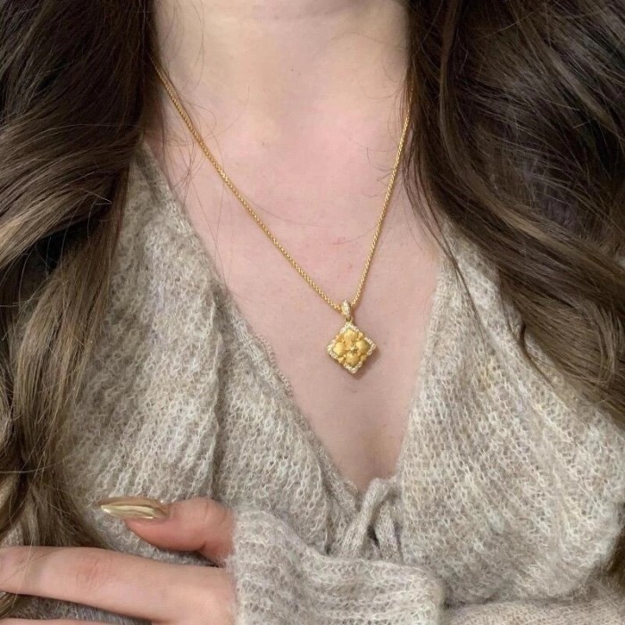 2025 New Hot-Selling Retro Brushed Snake Necklace Palace Style Hollow Stone-Inlaid Collarbone Chain for Women