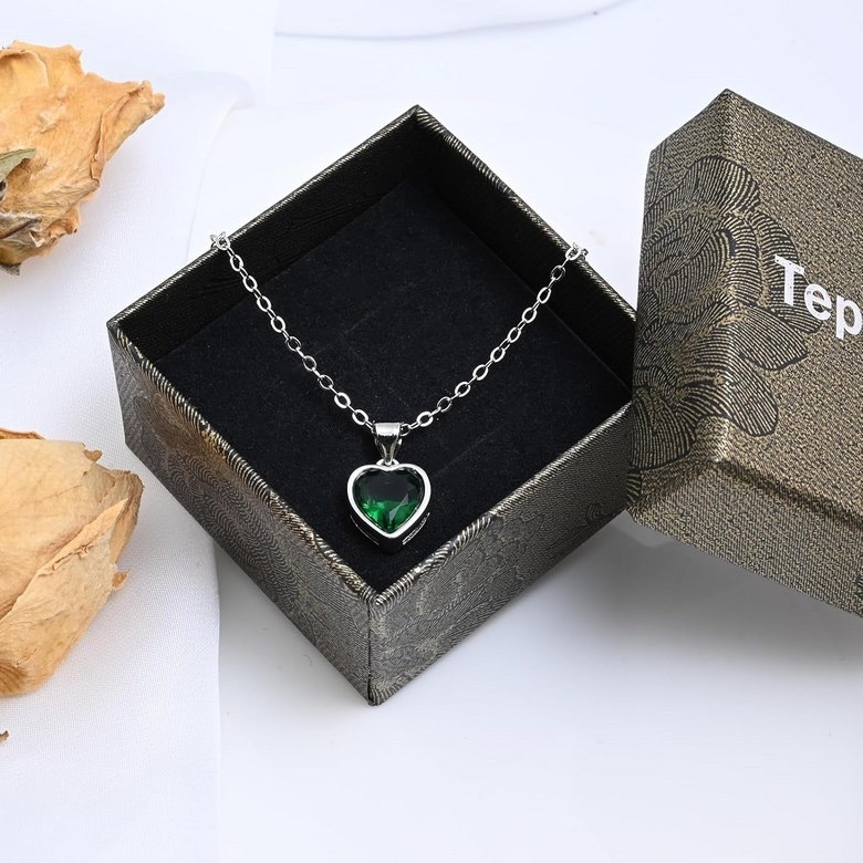 Cross-Border Sweet Cool Heart Zircon Pendant Necklace for Women New Simple Clavicle Chain Light Luxury Niche Retro Chain Accessory