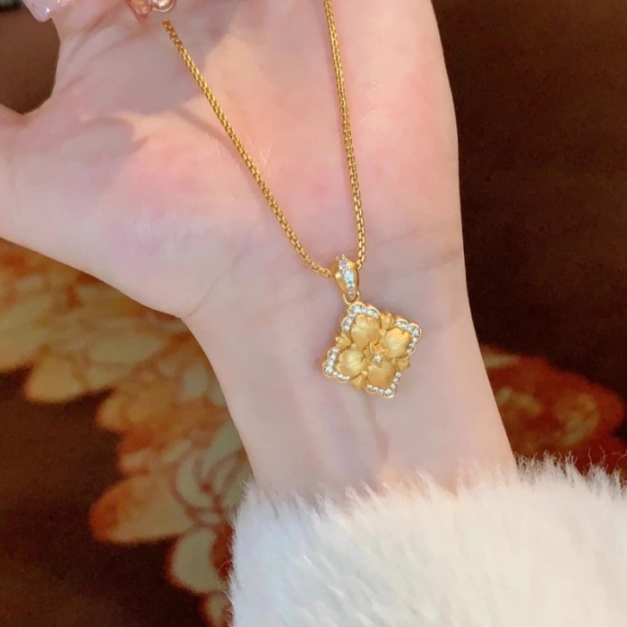 2025 New Hot-Selling Retro Brushed Snake Necklace Palace Style Hollow Stone-Inlaid Collarbone Chain for Women