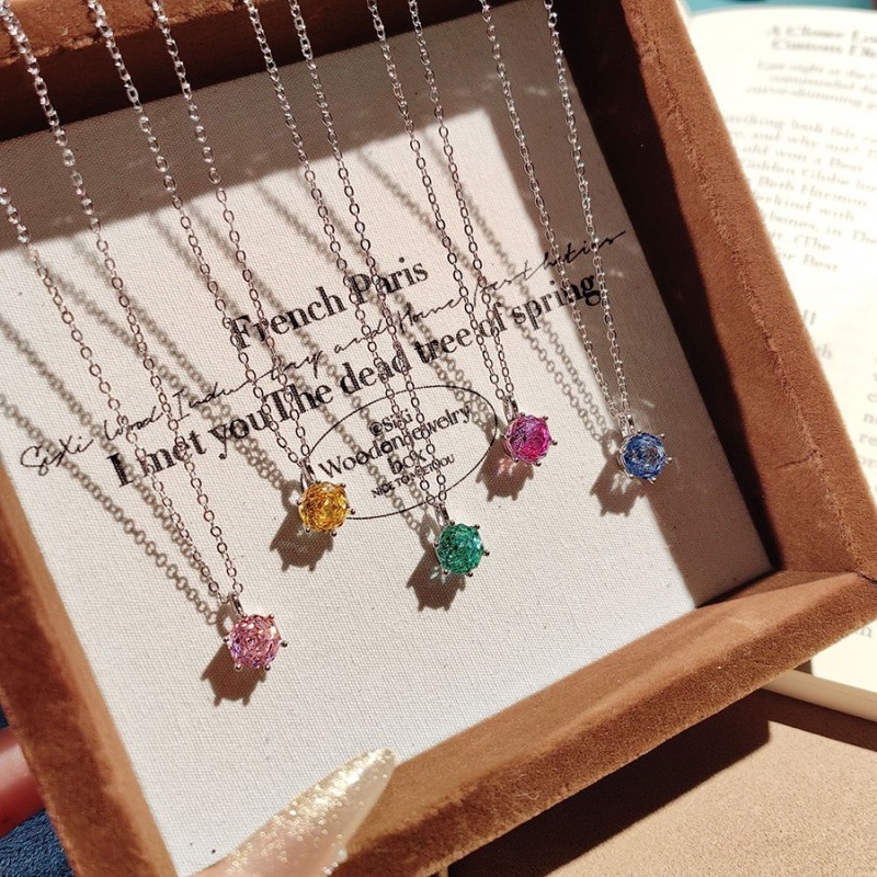 Inlaid Light Luxury Classic Diamond Octagonal Bache Millennium Rose Pendant Fashion Six-Prong Necklace for Women Paraiba High Carbon Diamond