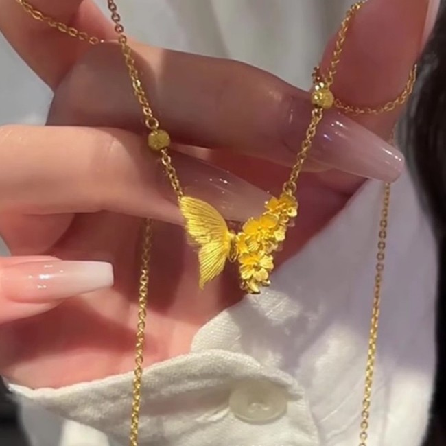 Vintage Gold Brushed Floral Butterfly Dream Necklace for Women, Luxurious High-end Bracelet with Unique Design