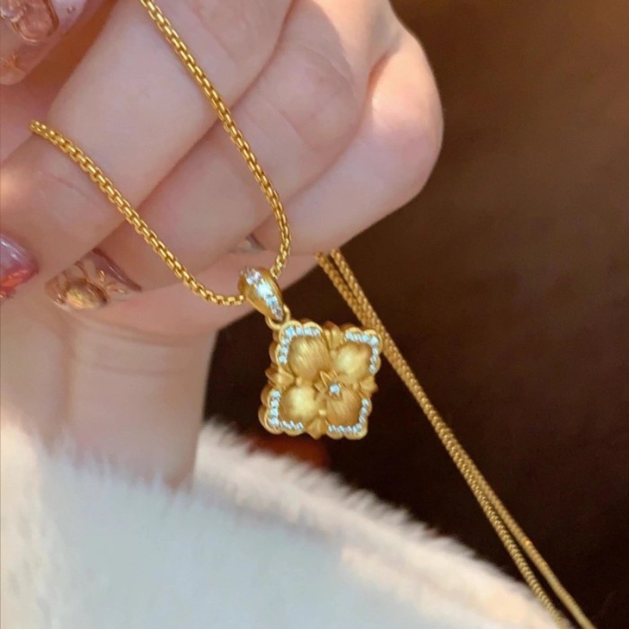 2025 New Hot-Selling Retro Brushed Snake Necklace Palace Style Hollow Stone-Inlaid Collarbone Chain for Women