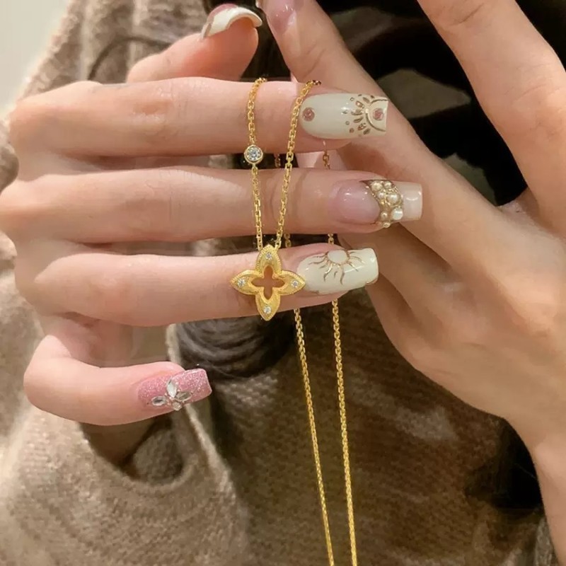 Vintage Style Antique Gold Brushed Hollow Four-Leaf Clover Earrings Retro High-End Light Luxury Inlaid Diamond Flower Necklace