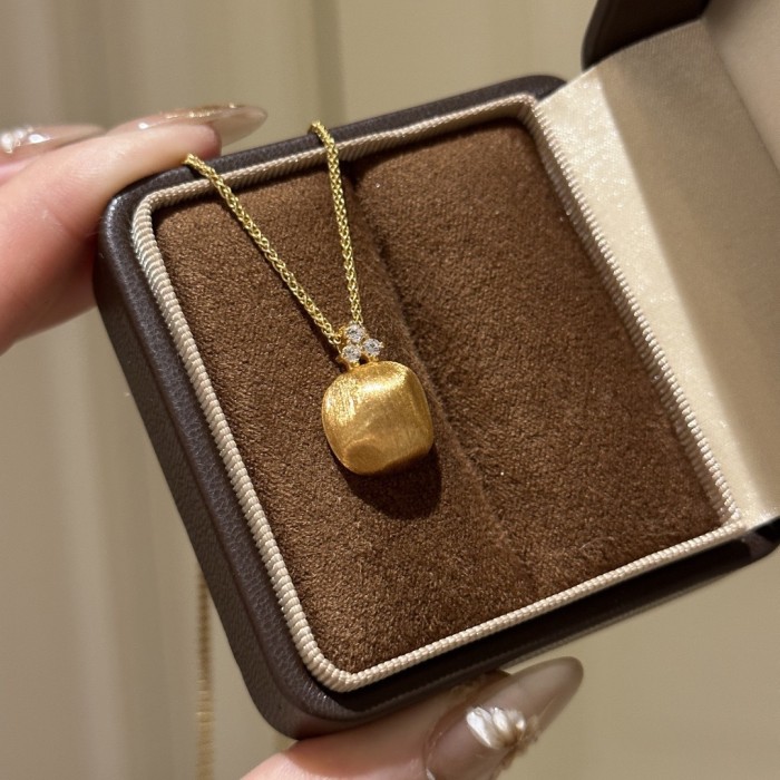 Xiaohongshu Hot-Selling Italian Wire Drawing Craft Small Gold Bean Necklace Ancient Gold Irregular Collarbone Chain H...