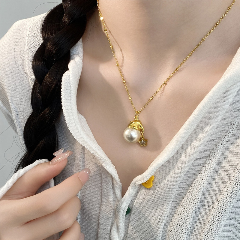 Fashionable Light Luxury Brushed Small Bell Pendant Pearl Christmas Hat Necklace High-end Rhinestone Clavicle Chain for Women