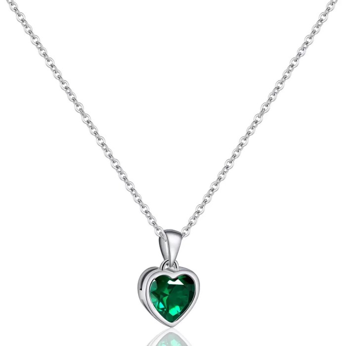 Sweet Cool Heart Zircon Pendant Necklace for Women New Simple Clavicle Chain Light Luxury Niche Retro Chain Accessory