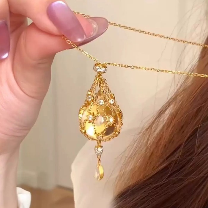 Xiaohongshu Hot-Selling White Crystal Starry Net Pocket Pendant Stretch Necklace Accessories Niche Design High-End Ve...