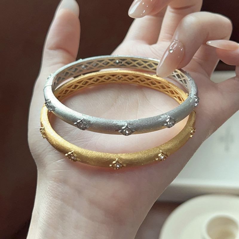 Luxury High-End Palace Style Four-Pointed Star Brushed Bracelet Luxurious Texture Sparkling Diamond Heavy Craft Elegant High Color Retention Bangle