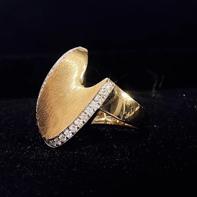 Light Luxury High-End Handcrafted Brushed Wave Stone-Inlaid Ring Niche Design Retro Style Wide Version Women's Ring
