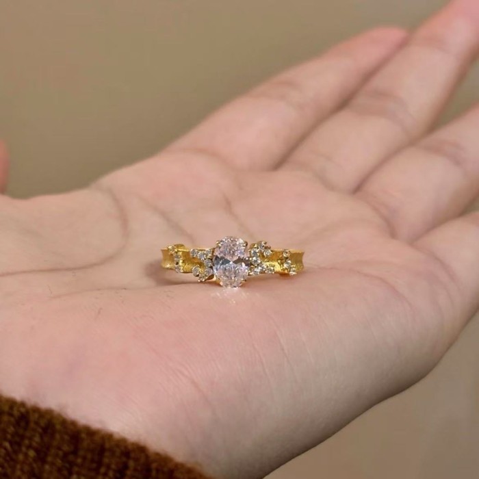 Xiaohongshu Hot-Selling Sparkling Point Diamond Pigeon Egg Ring Retro Palace Style Starry Sky Brushed Heavy Craft Ring