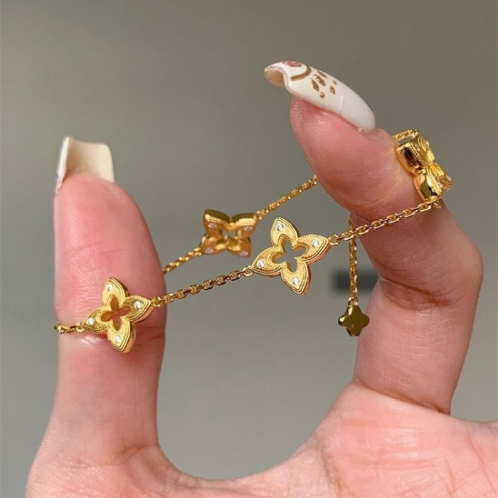 Vintage Style Antique Gold Brushed Hollow Four-Leaf Clover Earrings Retro High-End Light Luxury Diamond-Studded Flower Earrings for Women