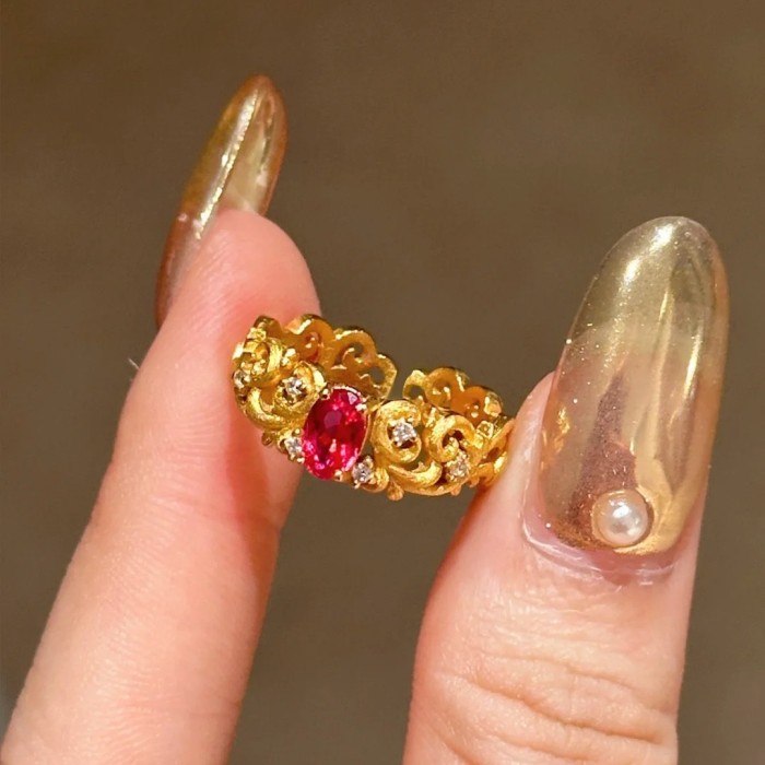 Vintage Hollow Carved Brushed Red Corundum Ring Fashion Versatile Inlaid Diamond Red Rose Garden of Eden Ring for Women