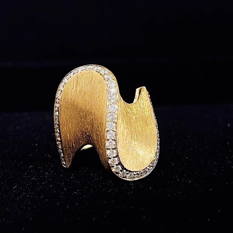 Light Luxury High-End Handcrafted Brushed Wave Inlaid Diamond Ring Niche Design Retro European and American Style Wide Version Women's Ring