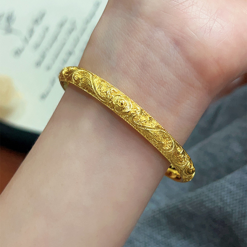 New Vietnamese Gold Plated Ancient Method Inherited Plain Circle Curled Grass Pattern Solid Bracelet Palace Style High-End Purple Plum Carving