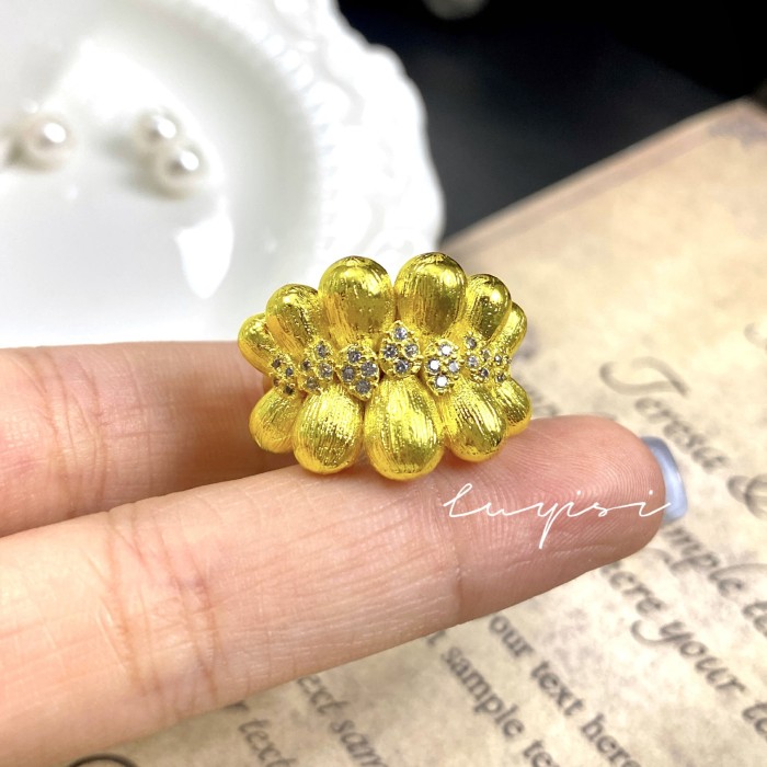 French Retro Handmade Brushed Satin Ribbon Coffee Bean Ring Fashion Light Luxury Elegant Diamond-Encrusted Woven Texture Carved Gold Women's Ring