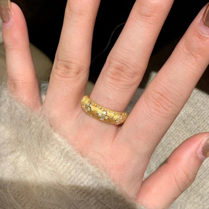 Xiaohongshu Hot-Selling Sparkling Brushed Four-Leaf Clover Ring New Ancient Craft Heavywork Four-Leaf Lantern Carved Ring