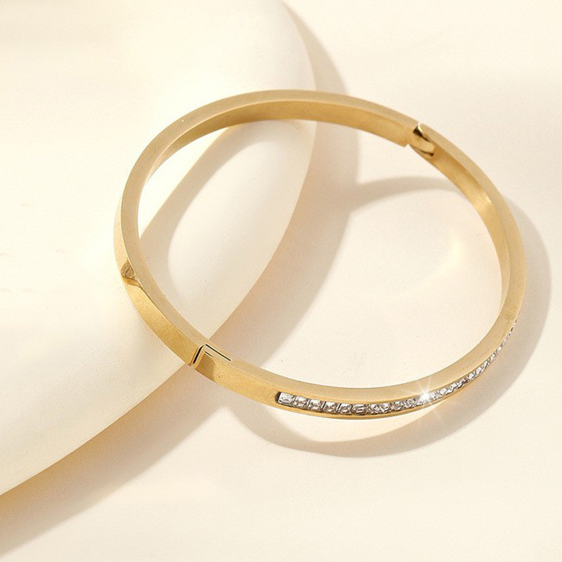 European and American Cross-Border Hot-Selling Stainless Steel Jewelry Exquisite Square Diamond Inlaid High-End Buckle O-Type Titanium Steel Bracelet Manufacturer