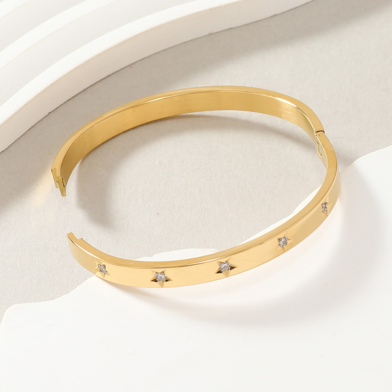 Cross-Border Hot Sale O-Shaped Titanium Steel Bracelet Five-Pointed Star Inlaid Diamond Clasp Bracelet Simple Hand Jewelry Stainless Steel Jewelry Manufacturer