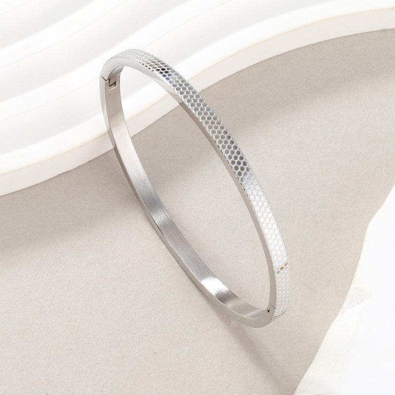Cross-Border Hot-Selling Titanium Steel Bracelet Versatile Fashion Corrosion Honeycomb Stainless Steel Jewelry O-Type Buckle Bracelet Bangle