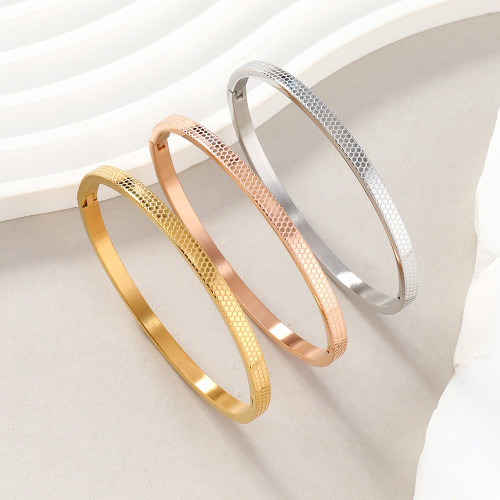 Cross-Border Hot-Selling Titanium Steel Bracelet Versatile Fashion Corrosion Honeycomb Stainless Steel Jewelry O-Type Buckle Bracelet Bangle